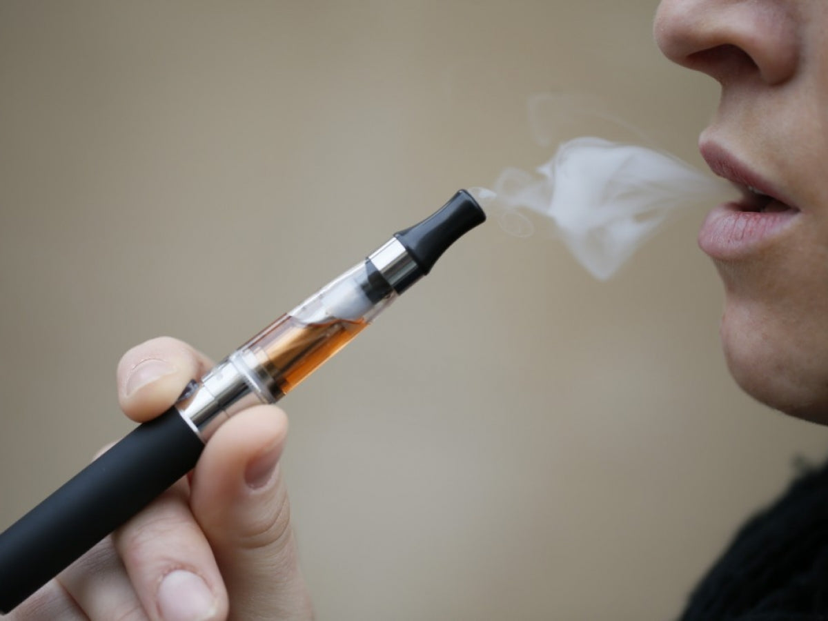 Étui à cigarettes avec compartiment pour filtre transparent : Élégance, protection et filtration optimale pour votre plaisir